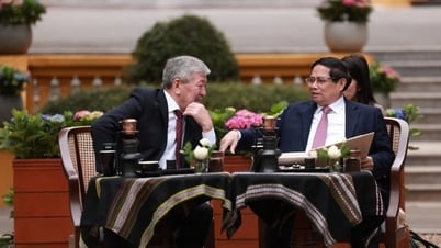 នាយករដ្ឋមន្ត្រី Kyrgyzstan រីករាយជាមួយកាហ្វេវៀតណាមនៅវិមានប្រធានាធិបតី