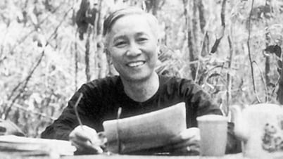 ノーベル平和賞の受賞を拒否し、国際的に衝撃を与えたベトナム人は誰ですか?
