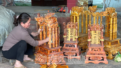 ការអភិវឌ្ឍន៍សេដ្ឋកិច្ចពីភូមិសិប្បកម្មប្រពៃណី