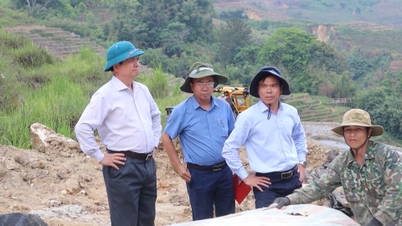 Phó Chủ tịch UBND tỉnh Nguyễn Hữu Tháp kiểm tra tiến độ các công trình tại xã Ngọc Linh