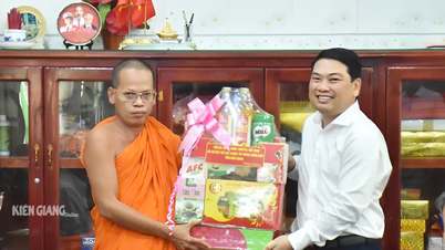 Kien Giang 지방 인민위원회 부위원장이 Go Quao 지역의 Chol Chnam Thmay를 축하합니다.