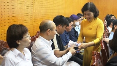고객이 전기를 효과적이고 경제적으로 사용할 수 있도록 적극적으로 지원하고 안내합니다.