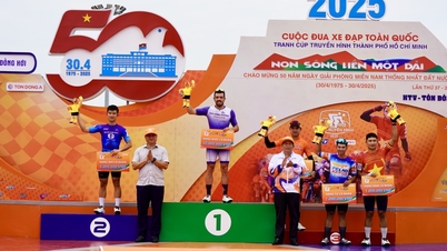 Trao thưởng chặng 7 Cuộc đua xe đạp toàn quốc tranh Cúp Truyền hình TP. Hồ Chí Minh lần thứ 37
