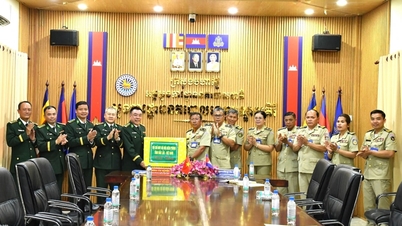 Dak Lak Border Guard visited and wished a Happy New Year to the armed forces of Mondulkiri province,...