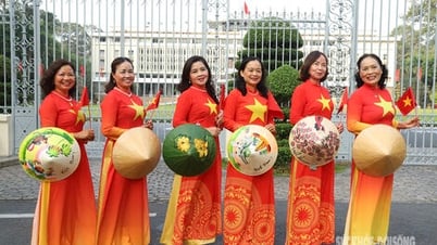 ប្រជាជន​សម្រុក​ចូល​វិមាន​ឯករាជ្យ​មុន​ថ្ងៃ​ប្រារព្ធ​ថ្ងៃ​ទី​៣០ ខែ​មេសា