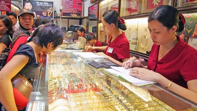 Cập nhật giá vàng ngày 14/4/2025: Giá vàng trong nước tiếp tục tăng lên mức cao nhất mọi thời đại, vàng thế giới giảm nhẹ