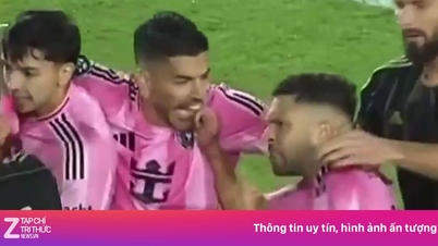 Suarez បានព្យាយាមខាំមិត្តរួមក្រុមរបស់គាត់ Alba
