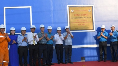 Điện lực TPHCM gắn biển công trình điện mừng 50 năm Giải phóng miền Nam