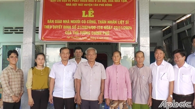 Bàn giao 8 căn nhà cho gia đình chính sách, người có công dịp Lễ 30-4