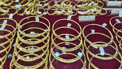 Gold price reaches new peak of 108 million VND/tael