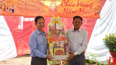 Tan Chau district leaders congratulate Chol Chnam Thmay festival
