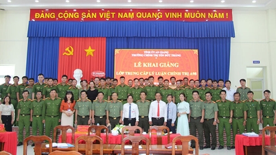 Khai giảng lớp Trung cấp Lý luận chính trị A98