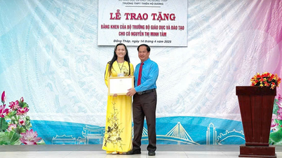 Tặng bằng khen cho cô giáo sáng lập quỹ học bổng 'Nhất Tâm'
