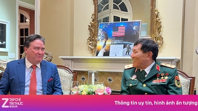 Trung tướng Phạm Tuân xem Amanda Nguyen bay vào vũ trụ