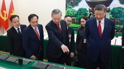 Trưng bày các văn kiện hợp tác giữa hai nước Việt Nam
