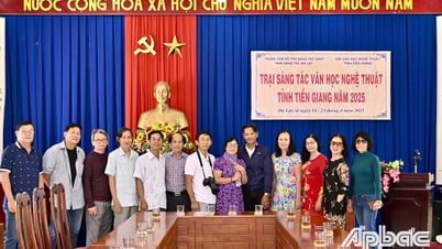 Inauguración del Campamento de Literatura y Creación Artística Tien Giang en Da Lat