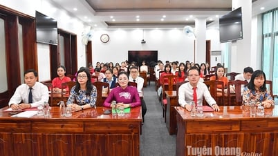 The Provincial Party Committee opened a political theory training course for new party members.