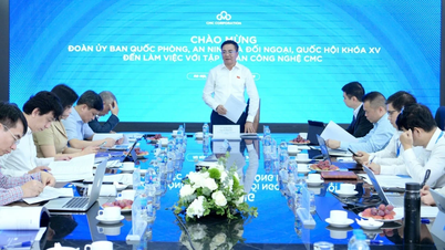 Đoàn khảo sát của Ủy ban Quốc phòng, An ninh và Đối ngoại làm việc với Tập đoàn công nghệ CMC
