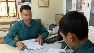 Herr Bui Huu Trong trug zum Aufbau einer starken Miliz in der Gemeinde Thanh Lang (Thanh Ha) bei.