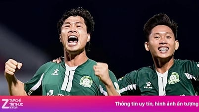 Công Phượng tặng quà giá 26 triệu đồng cho Văn Toàn