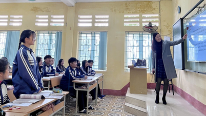 फू थो छात्रों और शिक्षकों को प्रशिक्षण और उत्कृष्ट छात्रों के लिए प्रतिस्पर्धा में मार्गदर्शन और समर्थन प्रदान करता है।