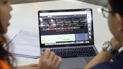 Chứng khoán giảm hơn 12 điểm, "cá mập" bán mạnh VHM