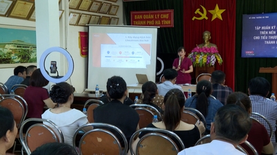 Training conference on livestream sales skills on e-commerce platforms for small traders