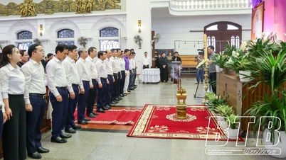 គណៈប្រតិភូខេត្ត Thai Binh បានទៅសួរសុខទុក្ខ និងចូលរួមរំលែកទុក្ខនៅវិមាន Bishop Diocese របស់ Thai Binh ចំពោះមរណភាពរបស់សម្តេច Pope Francis។