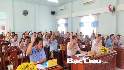 ក្រុមប្រឹក្សាប្រជាជននៃស្រុក Phuoc Long និង Hong Dan៖ រៀបចំកិច្ចប្រជុំតាមប្រធានបទ ដើម្បីពិចារណា និងបោះឆ្នោតលើគោលនយោបាយរៀបចំអង្គភាពរដ្ឋបាលឡើងវិញនៅថ្នាក់ខេត្ត និងឃុំ។