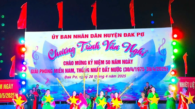 ការសម្តែងសិល្បៈ Dak Po ដើម្បីអបអរសាទរខួបលើកទី 50 នៃទិវារំដោះភាគខាងត្បូង និងទិវាបង្រួបបង្រួមជាតិ