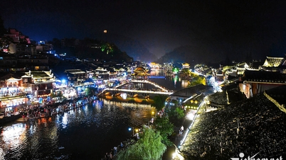 Los turistas vietnamitas quedan fascinados por Hunan con Zhangjiajie y la antigua ciudad de Phoenix.