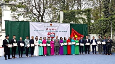 Kỷ niệm 50 năm Ngày Giải phóng miền Nam, thống nhất đất nước tại Romania