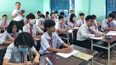 Перенос экзамена за второй семестр на каникулы 4/30, после чего студенты ходят на занятия так, будто ждут летних каникул.