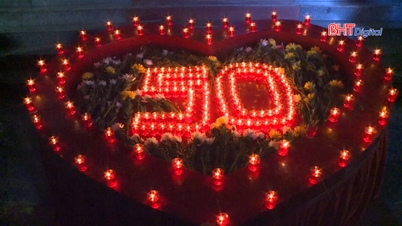Ha Tinh youth light candles in gratitude