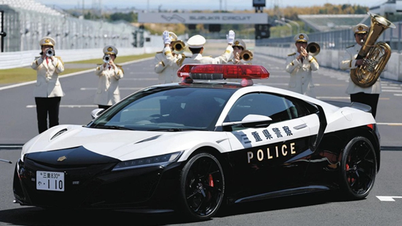 Witnessing the Honda NSX over 4.5 billion "agents" of the Japanese police