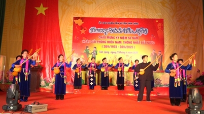 Van Lang organizes an art program to celebrate the 50th anniversary of Southern Liberation Day - Lang Son Newspaper and Radio and Television Station