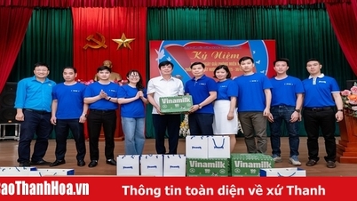 Vinamilk visits and shows gratitude to war invalids and workers on the occasion of the 50th anniversary of national reunification