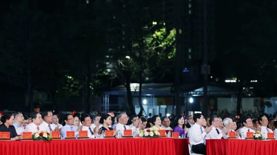 [ภาพ] เลขาธิการ สธ. เข้าร่วมโครงการศิลปะพิเศษ “ฤดูใบไม้ผลิแห่งการรวมกันเป็นหนึ่ง”