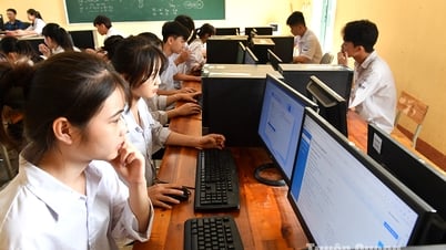 2025년 고등학교 졸업 시험에 등록한 지원자는 10,000명이 넘습니다.
