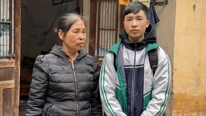 Ein Student sammelt jeden Abend mit seiner Mutter Altmetall und verfolgt so seinen Traum, an der Hanoi University of Science and Technology zu studieren.