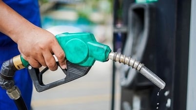 Giá xăng RON 95 lên sát 21.000 đồng một lít