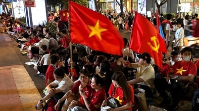 Thành phố Hồ Chí Minh: Biển người háo hức chờ khai mạc đại lễ