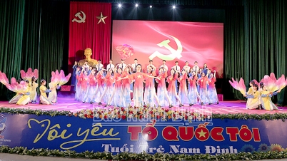 Tuổi trẻ tự hào tiến bước dưới cờ Đảng