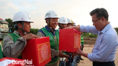 Phó chủ tịch UBND tỉnh Dương Minh Dũng thăm, tặng quà, động viên lực lượng thi công xuyên Lễ 30-4, 1-5 tại Dự án đường cao tốc Biên Hòa - Vũng Tàu