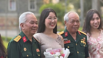 Les habitants de Hai Duong sont entrés dans le Palais de l'Indépendance le jour historique du 30 avril.