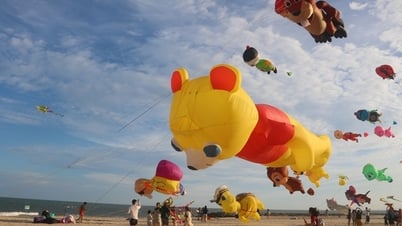 Cerfs-volants colorés sur la plage de Phan Thiet, le tourisme à Binh Thuan « complet » pendant les vacances