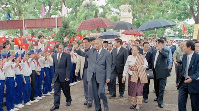 Người dày công vun đắp cầu nối hữu nghị, đoàn kết Việt-Lào