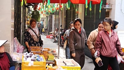Chợ ẩm thực 'núp' hẻm ở TPHCM, mỗi năm chỉ họp một lần nhưng kéo dài cả tháng