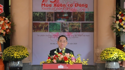 បើកការតាំងពិព័រណ៌ "95 Spring with the Party"