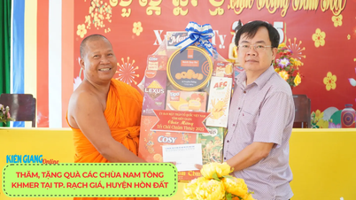 សួស្តីឆ្នាំថ្មី ដល់វត្តខ្មែរថេរវាទក្នុងក្រុង។ Rach Gia ស្រុក Hon Dat
